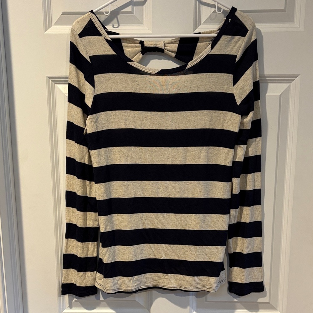 NEVER WORN! Striped Long-Sleeve Lightweight Scoop Neck Top - Navy and Cream